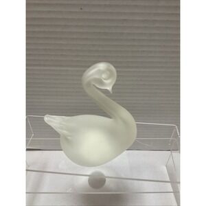 Vintage Titan Art Glass Frosted Swan Hand Blown Figurine Made‎ In USA